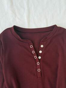 SHEIN Kids Tween Girl Slim Fit Casual Minimalist Comfortable Round Neck Half-Button Front Solid Color Long Sleeve T-Shirt - Burgundy - View 4