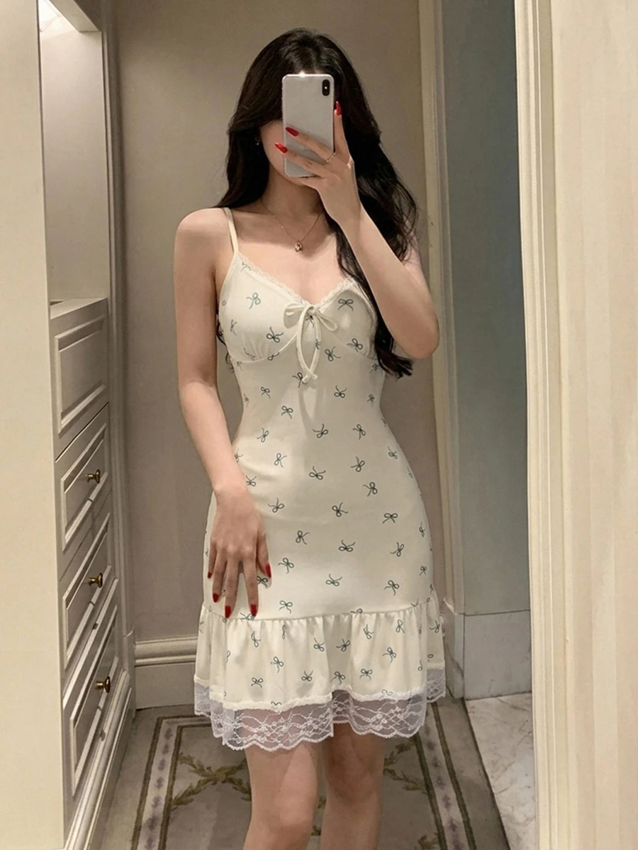 DAZY 蝴蝶結圖案蕾絲拼接修身無袖吊帶短洋裝 夏季女款睡裙睡衣 - 白色 - 查看 1