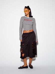 SUMWON WOMEN Striped Long Sleeve Crop Top With Graphic Logo Print Crew Neck Fitted Midriff Tee Spring Party - Black and White - View 3