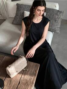 Yasmyna Women's Solid Color Round Neck Casual Minimalist Arabian Dress - Black and White - View 4