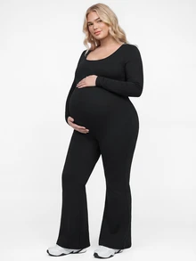 Plussiva جمبسوت كاجوال للحوامل مقاس كبير بلون سادة وياقة مربعة وأكمام طويلة وساق واسعة - الأسود - مشاهدة 2