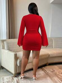 CurvyTilda 大码女士紧身连衣裙，性感透视网纱喇叭袖金属扣红色派对连衣裙，优雅假日装扮 - 紅色 - 查看 2