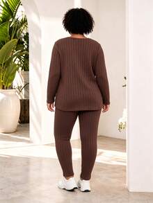 CurvyTilda 大码女式休闲纹理条纹V领T恤和裤子套装 - 棕色 - 查看 3