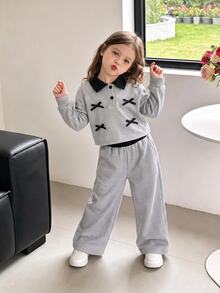 SHEIN Playful Pals 2件組少女波羅上衣寬腿長褲套裝，學院風優雅灰黑配色，蝴蝶結對比鈕扣長袖翻領，適合學校、秋季假期 - 灰色 - 查看 1