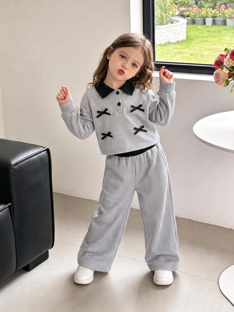 SHEIN Playful Pals 2件組少女波羅上衣寬腿長褲套裝,學院風優雅灰黑配色,蝴蝶結對比鈕扣長袖翻領,適合學校、秋季假期 - 灰色 - 查看 1