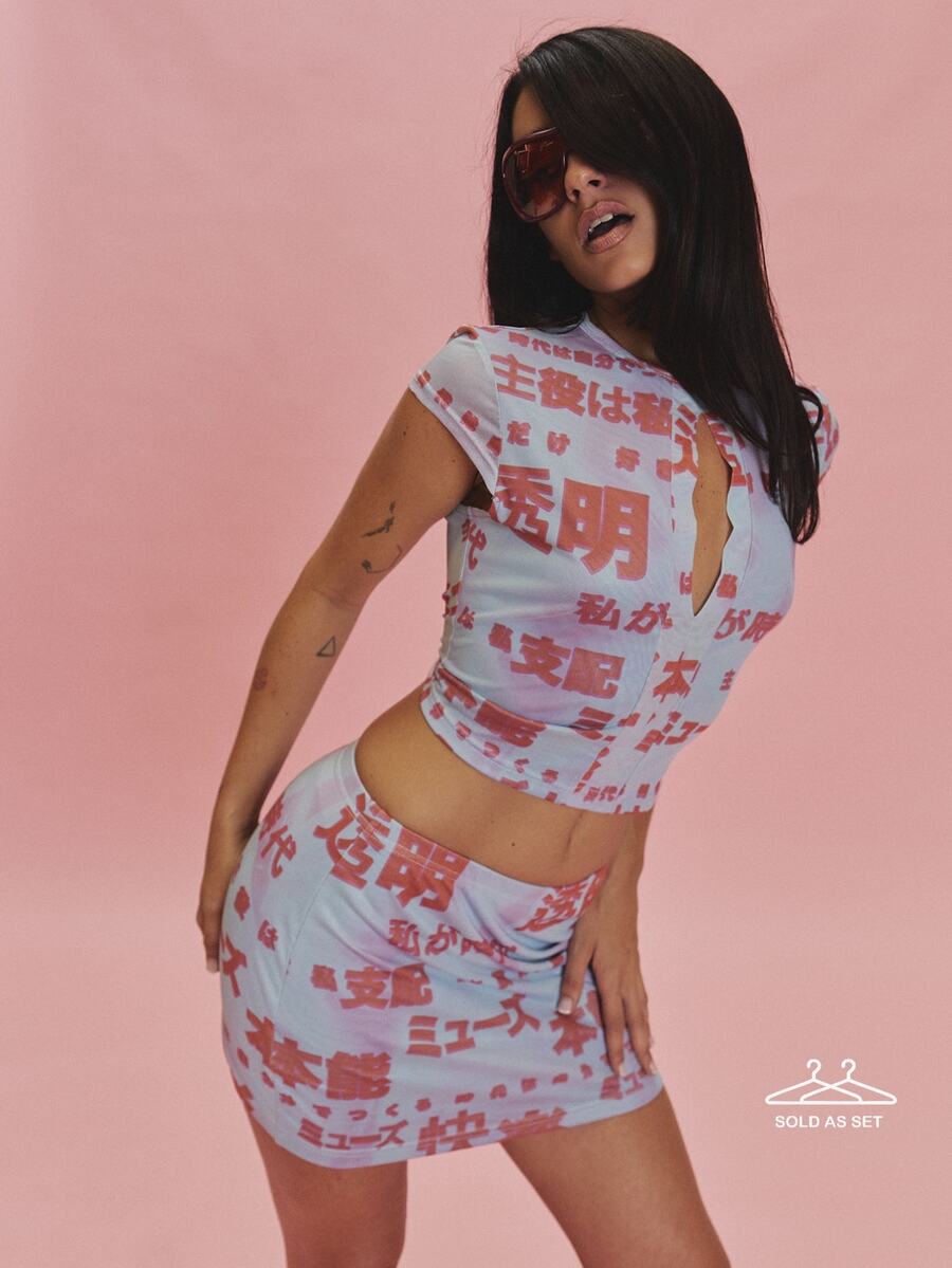 MUSERA Gaun Mini Berpotongan Lubang Kunci dengan Motif Grafis Multi Warna untuk Liburan Musim Panas di Festival Ibiza, Black Lotus - MultiWarna - View 1