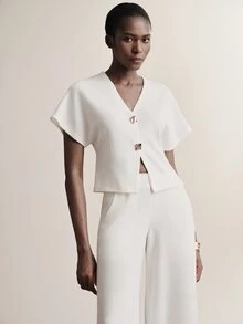 Briarwyn Set Kasual Wanita Warna Polos Terbaru, Atasan Lengan Pendek Desain Minimalis dengan Detail Kancing Logam, Celana Kasual Potongan Lurus dengan Tali Serut - Putih - View 10