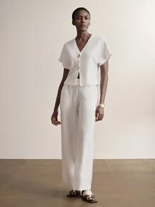 Briarwyn Set Kasual Wanita Warna Polos Terbaru, Atasan Lengan Pendek Desain Minimalis dengan Detail Kancing Logam, Celana Kasual Potongan Lurus dengan Tali Serut - Putih - View 9
