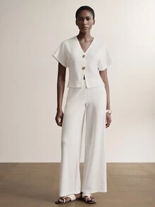 Briarwyn Set Kasual Wanita Warna Polos Terbaru, Atasan Lengan Pendek Desain Minimalis dengan Detail Kancing Logam, Celana Kasual Potongan Lurus dengan Tali Serut - Putih - View 6