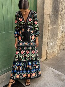 Travachic Gaun Elegan Wanita dengan Motif Bunga, Leher V Dalam, dan Tali Depan dengan Detail Renda Kontras - Hitam - View 9