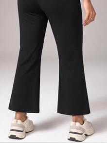 SHEIN Rhythm Era Women's Plus Size Solid Color Straight Leg Loose Fit Cropped Sports Pants - Black - View 3