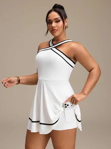 SHEIN Unity Set Pakaian Olahraga Wanita Ukuran Plus: Gaun Lipit Bergaris Silang Warna Blok dan Celana Pendek Saku - Hitam dan Putih - View 6