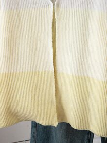 SHEIN 少女款白色與黃色漸層拼色V領針織開襟衫，厚實粗針鬆垮版型花瓣袖毛衣外套，休閒百搭學生針織外套上衣 - 黃色 - 查看 6
