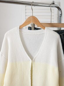 SHEIN 少女款白色與黃色漸層拼色V領針織開襟衫，厚實粗針鬆垮版型花瓣袖毛衣外套，休閒百搭學生針織外套上衣 - 黃色 - 查看 3