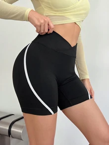 Dewbera Dewbera Celana Pendek Olahraga Pas Badan dengan Trim Kontras - Hitam - View 3