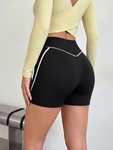 Dewbera Dewbera Celana Pendek Olahraga Pas Badan dengan Trim Kontras - Hitam - View 6