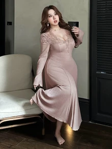 Dazy Plus ثوب نوم أنيق وردي اللون، طويل وضيق، مع تفاصيل دانتيل شبه شفافة وتصميم رقعات، يشد الخصر، مناسب للربيع والصيف والخريف - وردي - مشاهدة 7