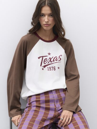 Nöista Kaos Raglan Gaya Baseball dengan Lengan Panjang Cokelat, Badan Putih, dan Cetakan Grafis. Musim Gugur, Musim Dingin, Kembali ke Sekolah, Halloween, Olahraga, Sehari-hari.