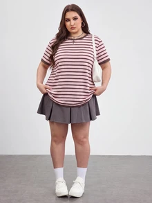 SHEIN CURVE+ 大尺碼 22W 女款休閒極簡寬鬆粉色條紋圓領T恤，適合秋冬穿著 - 彩色 - 查看 3