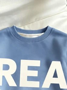 SHEIN 2件組小男孩時尚圓領衛衣工裝褲套裝，酷炫滿版大寫字母印花設計，適合假期派對生日，秋季，紅色 - 彩色 - 查看 6