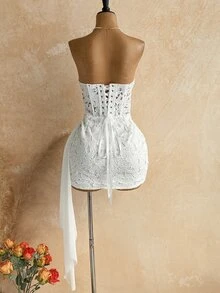 Soleia 女款性感度假無肩帶蕾絲紋理垂墜網紗抓皺胸衣迷你洋裝，適合海灘、郵輪、公路旅行、城市、約會、下午茶、波希米亞風、海邊、島嶼、夏季、音樂節、日常通勤、婚禮季、派對、嘉年華 - 白色 - 查看 2