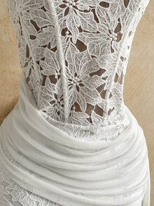 Soleia 女款性感度假無肩帶蕾絲紋理垂墜網紗抓皺胸衣迷你洋裝，適合海灘、郵輪、公路旅行、城市、約會、下午茶、波希米亞風、海邊、島嶼、夏季、音樂節、日常通勤、婚禮季、派對、嘉年華 - 白色 - 查看 5