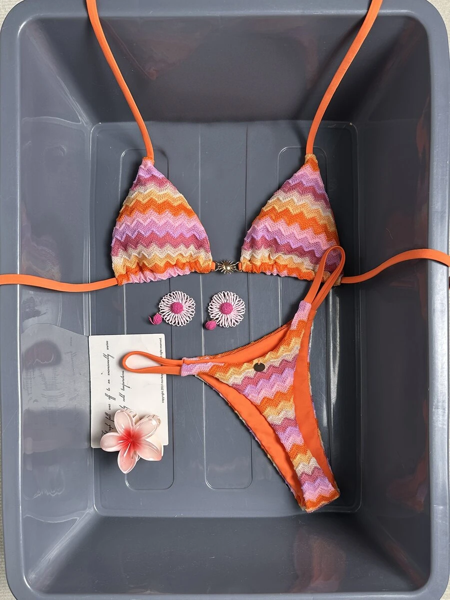 SHEIN Swim 2026春夏新款女士纹理面料金属装饰V领露背三角裹身绑带比基尼两件式泳衣 - 彩色 - 查看 1