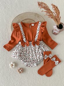 SHEIN Playful Pals قطعتان من ملابس الأطفال البنات الرومبير والجوارب، لطيفة وحلوة، بني صدأ، زهور، فيونكة، كشكشة، مضلع، أكمام طويلة متطايرة، رقبة دائرية، عادية، حفلة، خريف، عيد الميلاد، عطلة، ريترو - بني - مشاهدة 1