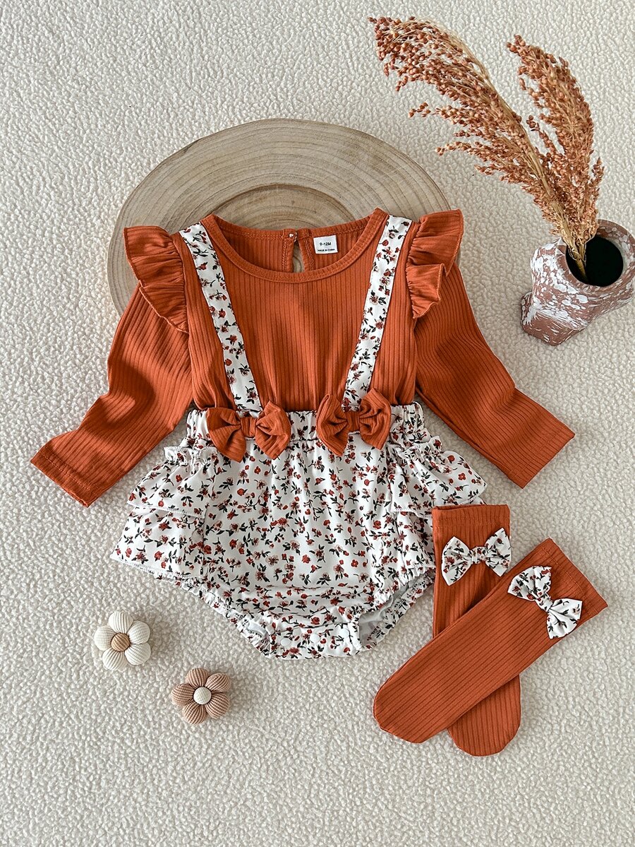 SHEIN Playful Pals قطعتان من ملابس الأطفال البنات الرومبير والجوارب، لطيفة وحلوة، بني صدأ، زهور، فيونكة، كشكشة، مضلع، أكمام طويلة متطايرة، رقبة دائرية، عادية، حفلة، خريف، عيد الميلاد، عطلة، ريترو - بني - مشاهدة 1