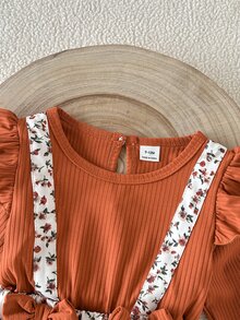 SHEIN Playful Pals قطعتان من ملابس الأطفال البنات الرومبير والجوارب، لطيفة وحلوة، بني صدأ، زهور، فيونكة، كشكشة، مضلع، أكمام طويلة متطايرة، رقبة دائرية، عادية، حفلة، خريف، عيد الميلاد، عطلة، ريترو - بني - مشاهدة 6