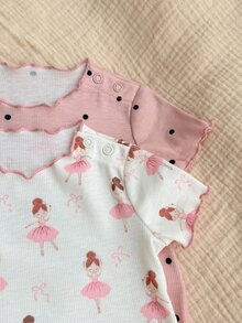 SHEIN 新生女宝宝4件套休闲碎花荷叶边圆领短袖上衣和长裤针织罗纹睡衣套装，夏季印花 - 粉色 - 查看 4