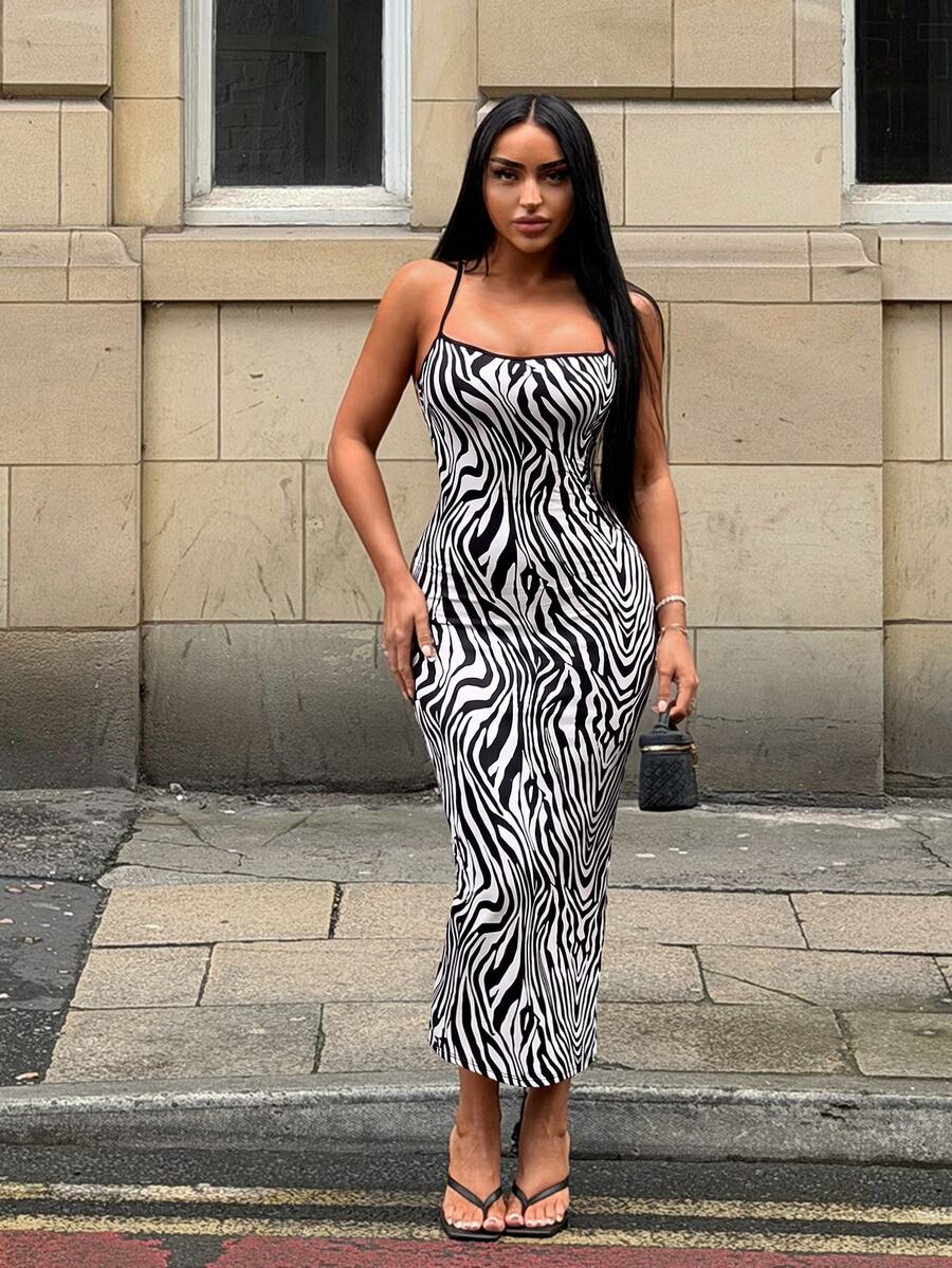 SHEIN SXY Gaun Bodycon Tanpa Punggung dengan Detail Silang Polos untuk Konser - Hitam dan Putih - View 1