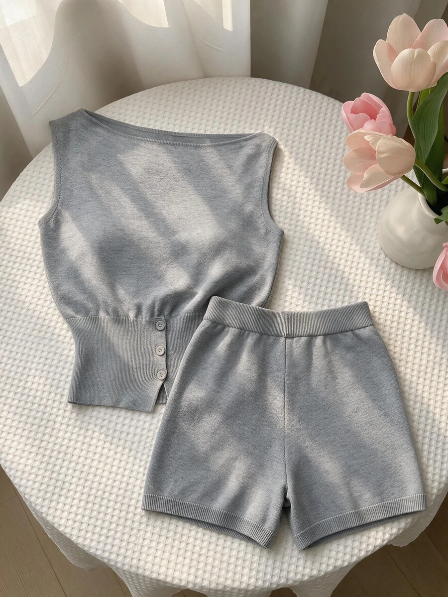 SHEIN MOD Setelan Celana Pendek Rajut Dua Potong Wanita Warna Abu-abu dengan Bahu Asimetris, Garis Leher Asimetris, dan Belahan Pinggang. - Grey - View 1