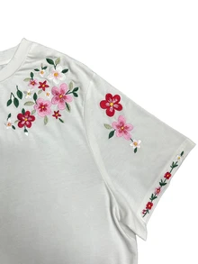 SHEIN Plus Size Women's Floral Embroidered Pattern Casual Daily Short Sleeve T-Shirt - Multicolor - View 3