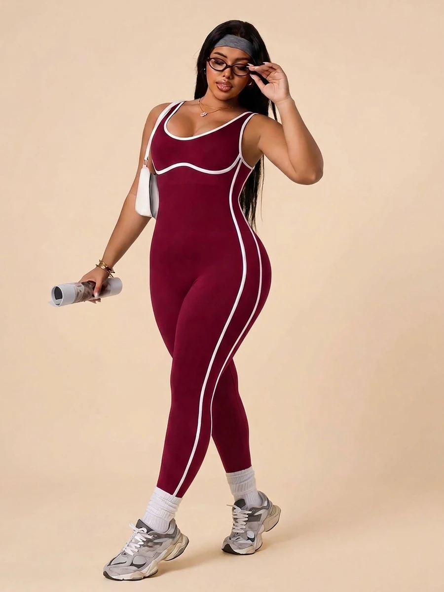 SHEIN Rhythm Era بدلة رياضية نسائية مقاس كبير بتصميم ألوان متباينة وحواف ملونة بدون أكمام بقصة ضيقة - عنابي اللون - مشاهدة 1