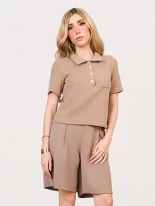 PRISCILA ESCOTO PRISCILA ESCOTO 女士修身 Polo 领金属纽扣装饰短袖 T 恤，夏季 - 卡其色 - 查看 5