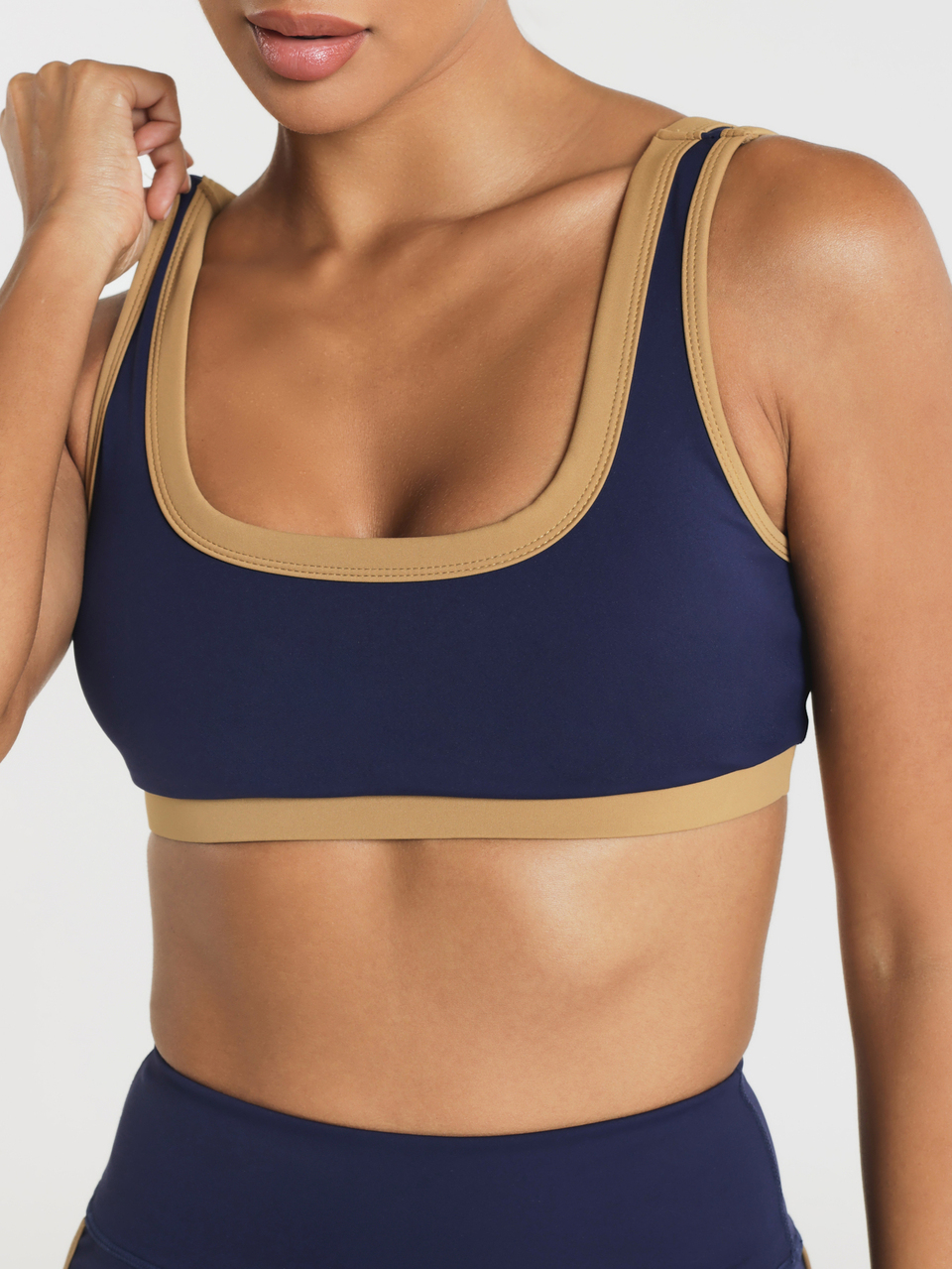 11SKNDS Scoop Neck Sports Bra With Contrast Trim Binding, Cropped Activewear Top With Sweat-Wicking, Stretchy, Breathable, Buttery-Soft, Low Impact Support & Removable Cups, For Gym Workout Fitness Studio, Running, Training & Hy-Rox