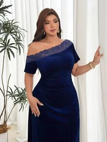 Modelyn Gaun Pesta Elegan Minimalis Warna Polos Beludru Ukuran Besar dengan Bahu Asimetris dan Patchwork Renda untuk Wanita - Biru - View 7