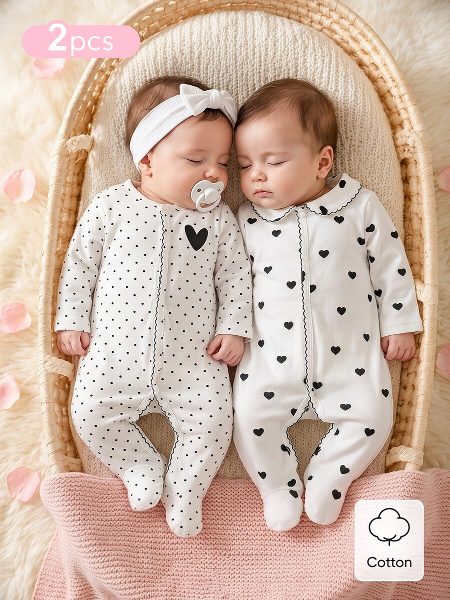 SHEIN 2件組新生女嬰連身衣,可愛愛心與波點印花,時尚對比色搭配鋸齒縫線,休閒舒適長袖連腳連身衣,2件套居家服 - 白色 - 查看 1