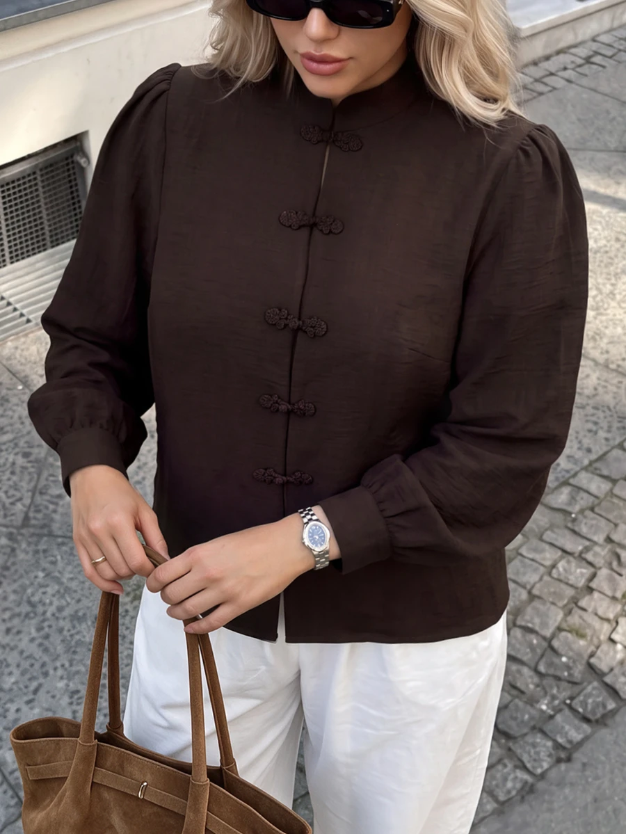 Easowa Curve Blus Plus Polos dengan Kancing Depan Bentuk Katak - Coffee Brown - View 1