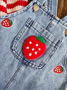SHEIN Vintaside Kids 2件組女嬰春秋款紅、白、淺藍配色甜美俏皮風紅白條紋長袖內搭上衣，草莓刺繡荷葉邊肩帶牛仔吊帶褲套裝，寬鬆直筒褲腿，適合日常穿著、戶外玩耍、生日派對、拍照、家庭聚會 - 彩色 - 查看 6