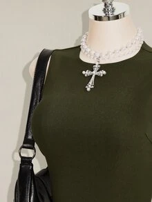 SHEIN ICON 女款純色圓領無袖修身百褶極簡哥德風性感可愛洋裝 深綠色 夏季夜店聚會校園日常穿搭 - 軍綠色 - 查看 5
