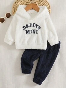 SHEIN 2件組男嬰秋冬休閒端莊風可愛字母刺繡雙面刷毛長袖白色連帽衛衣與海軍藍運動長褲套裝 - 彩色 - 查看 4