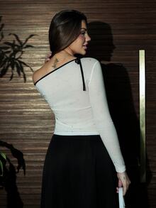 Vivi Wanderley 撞色不对称领口露肩不对称设计紧身波尔卡圆点女式T恤，秋季衣服长袖女式上衣 - 杏色 - 查看 2