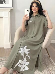 Đầm trẻ em cho bé gái tuổi teen, dệt, màu trơn xám xanh, họa tiết hoa ly lớn, cổ đứng, cài nút trước, dáng rộng, vai trễ, tay lỡ gấp, phong cách thường ngày đi du lịch mùa xuân/hè - màu xanh lá - Xem 5