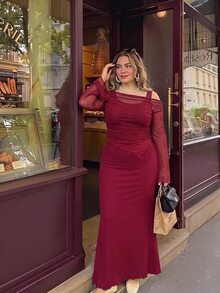 SHEIN MOD Setelan 2 Potong Atasan Bahu Asimetris dan Rok Ekor Ikan Warna Burgundy Ukuran Plus untuk Musim Gugur, Pakaian Serbaguna untuk Musim Gugur/Dingin, Setelan Pesta Liburan Musim Gugur - Burgundy - View 1
