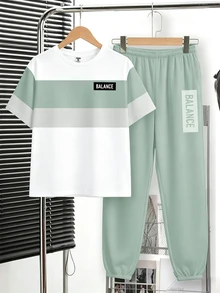 Conjunto de camiseta de cuello redondo de manga corta y pantalones largos casual, cómodo y de moda minimalista para niño preadolescente, estampado clásico y fresco de patrón de cuadros divididos, estampado de texto de logotipo pequeño y exquisito, adecuado para la temporada de otoño/invierno de vuelta al colegio - Blanco - Ver 3
