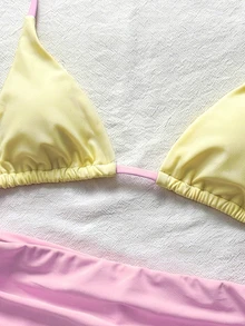 SHEIN Swim 拼色比基尼套裝，包含掛脖三角杯上衣與高腰包臀短褲，修身遮肉，適合夏季海邊旅行、海濱度假與溫泉游泳 - 淡紫色 - 查看 5