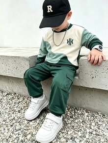 Genkimix Kids 2件組小男孩休閒運動學院風街頭可愛酷感圖案三拼接條紋衛衣+長褲，適合日常穿著、上學、外出、運動，春秋季適用，簡約優雅設計，舒適時尚，男孩衣櫥的實用時尚選擇 - 綠色 - 查看 1