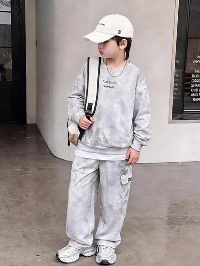 2pcs Kids Tween Boy Casual Korean Style Loose Fit Digital Print Small Letter Long Sleeve Crew Neck Top And Elastic Waist Long Pants Set, Suitable For Autumn And Spring, Perfect For Outdoor Play, School, Street Style, Party And Casual Wear